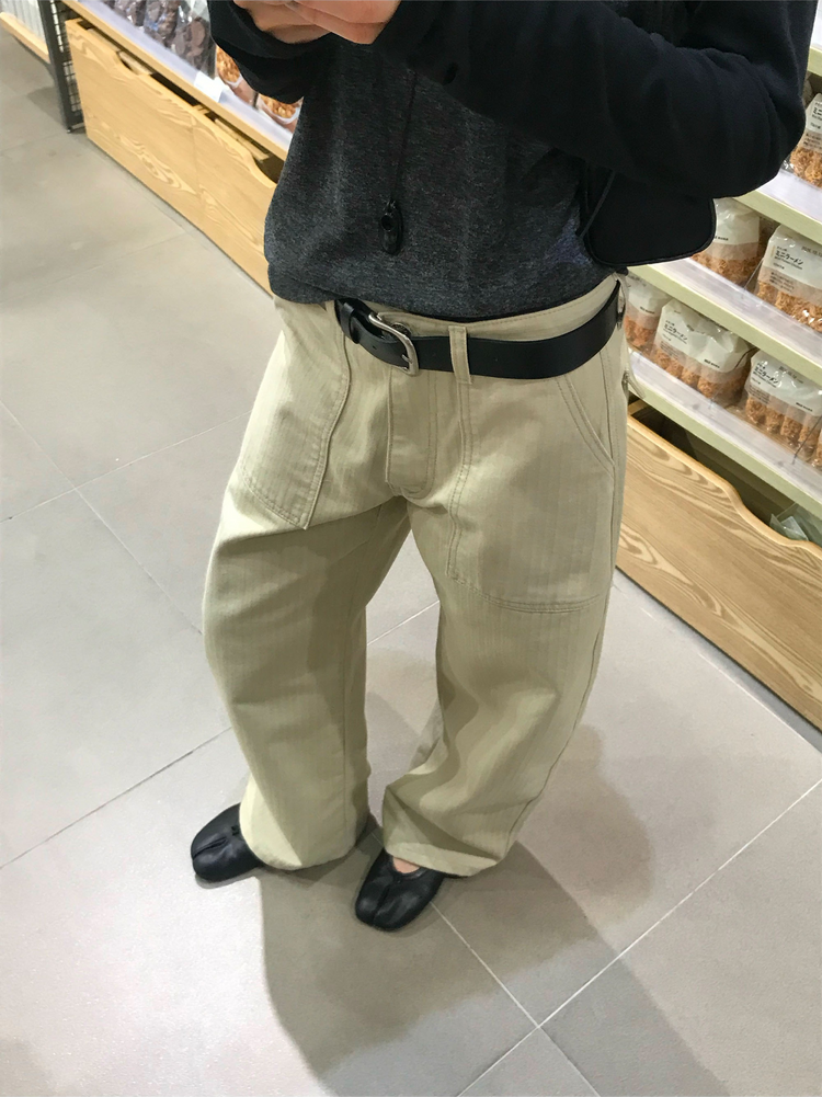 美肩撞色牛角袖細節上衣