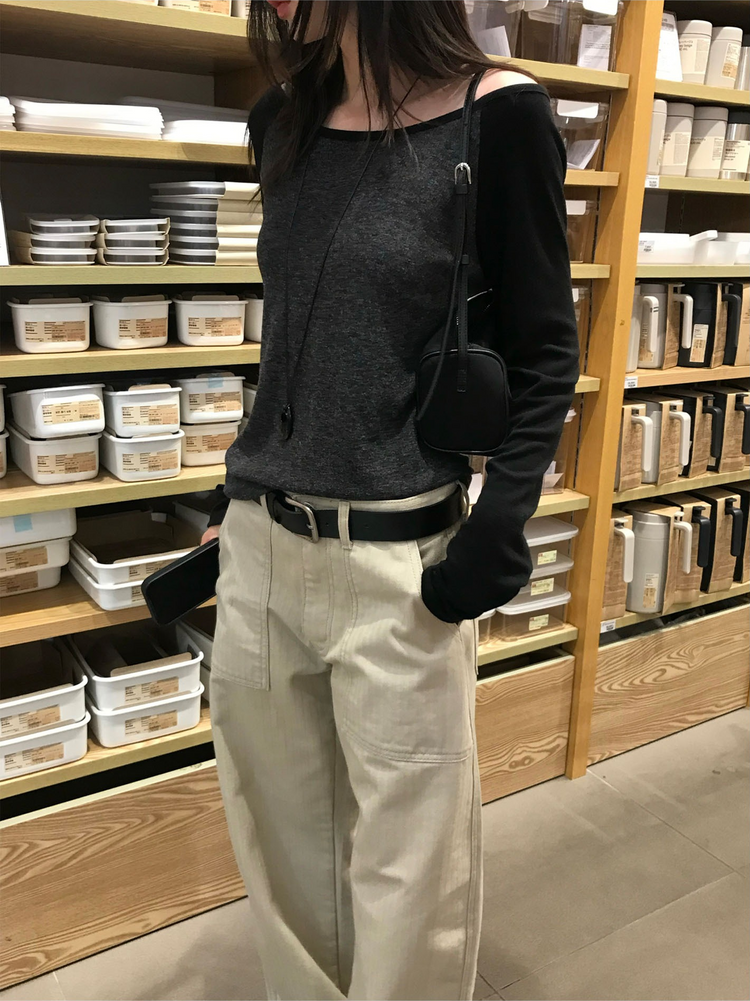 美肩撞色牛角袖細節上衣