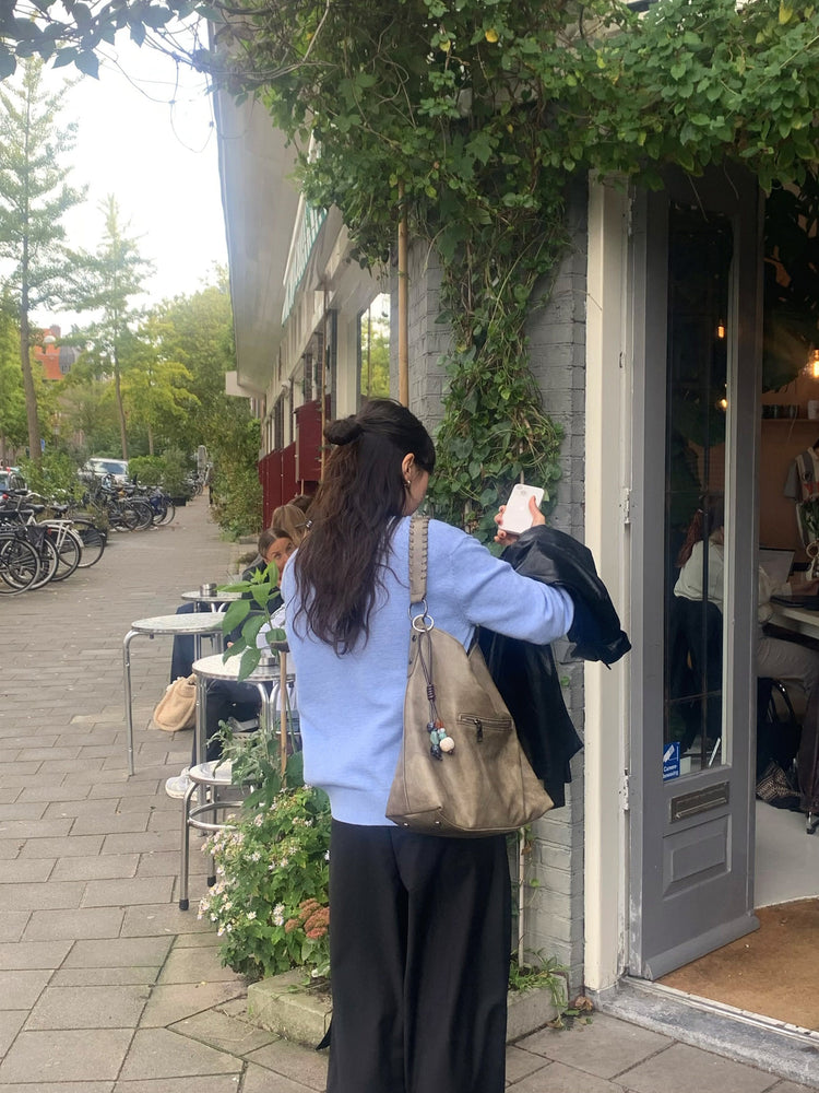 微透垂帶荷葉邊細節上衣