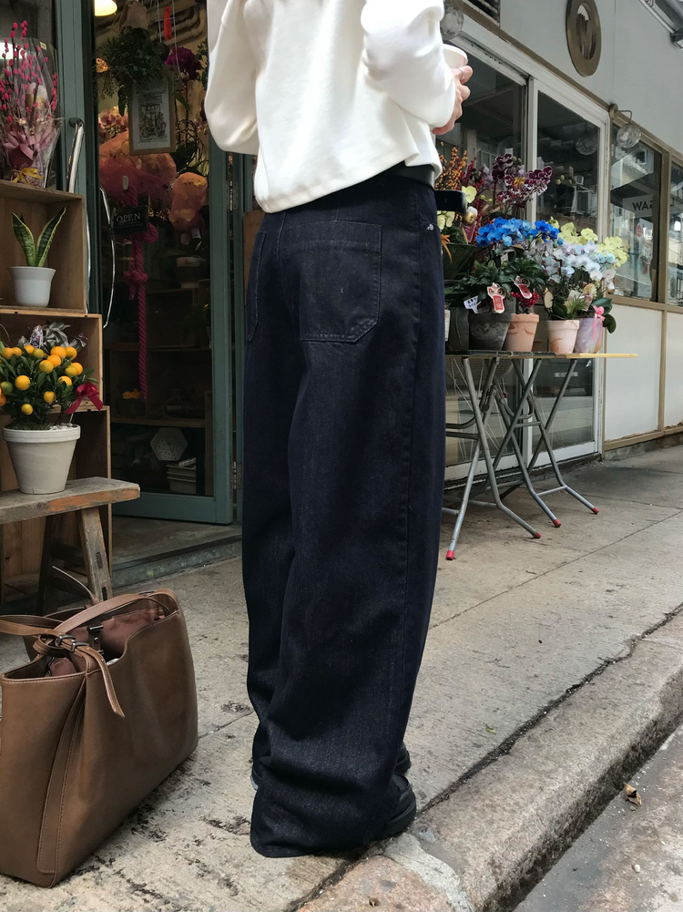 口袋細節直筒牛仔褲