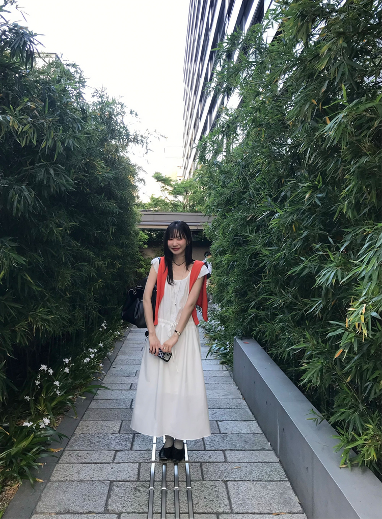 蕾絲邊細節修腰連身裙