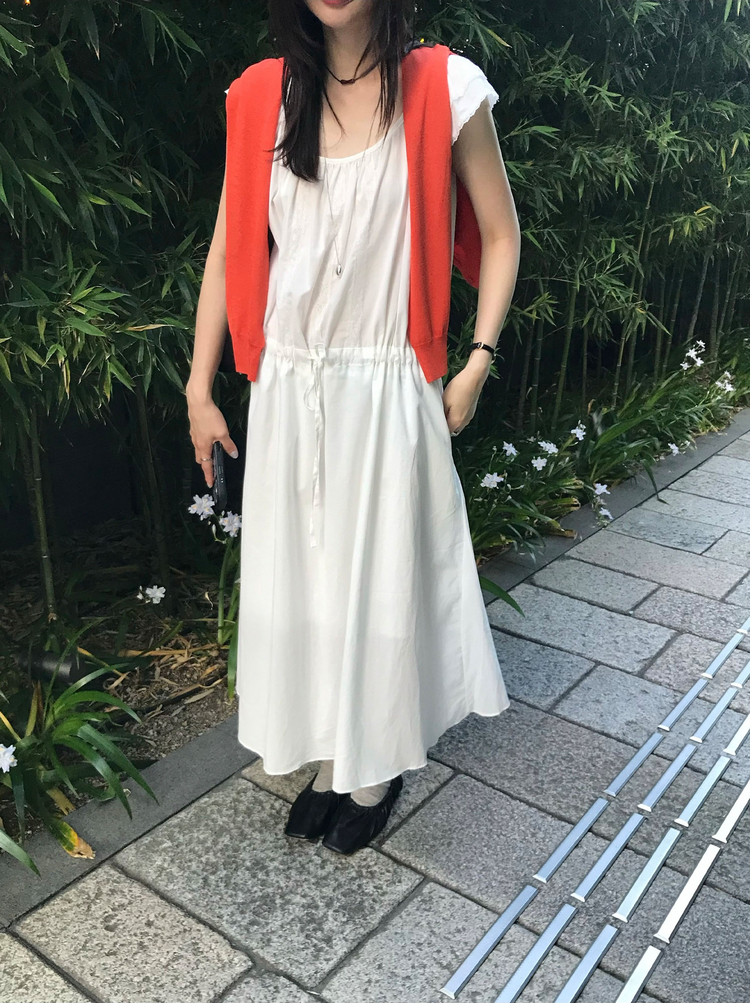 蕾絲邊細節修腰連身裙