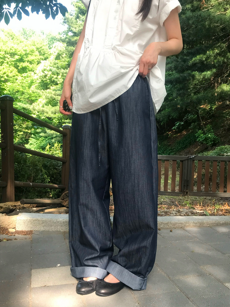 微傘皺褶圓領上衣