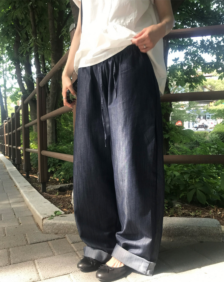 微傘皺褶圓領上衣