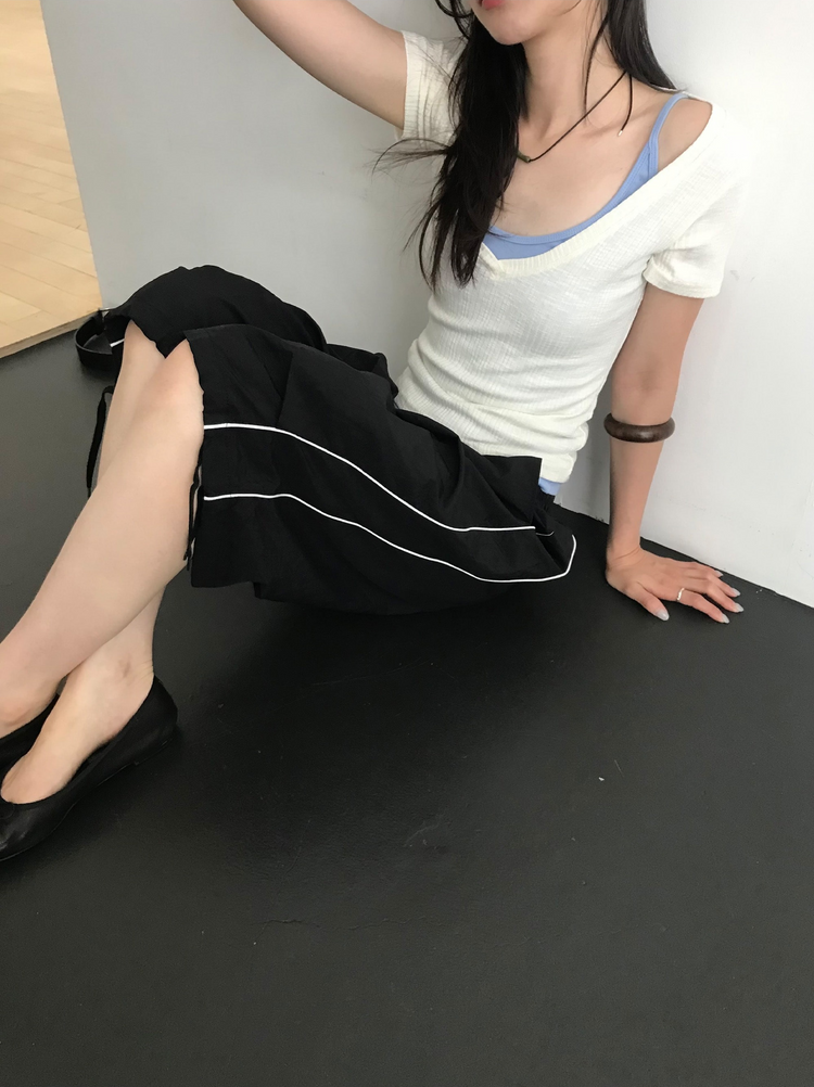 坑紋深V領修身上衣