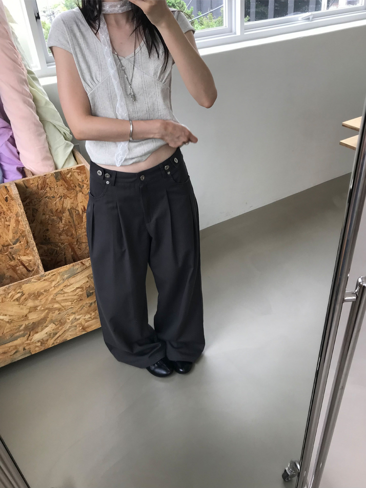 縷空暗紋胸壓線細節上衣