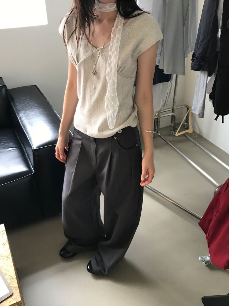 縷空暗紋胸壓線細節上衣