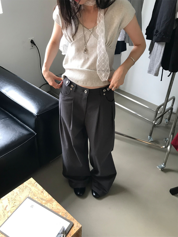 縷空暗紋胸壓線細節上衣
