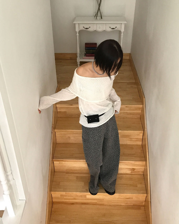 美肩微透紋理細節針織上衣