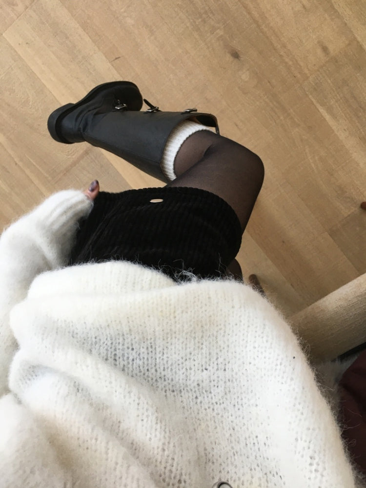 鐵扣細節燈芯絨短褲