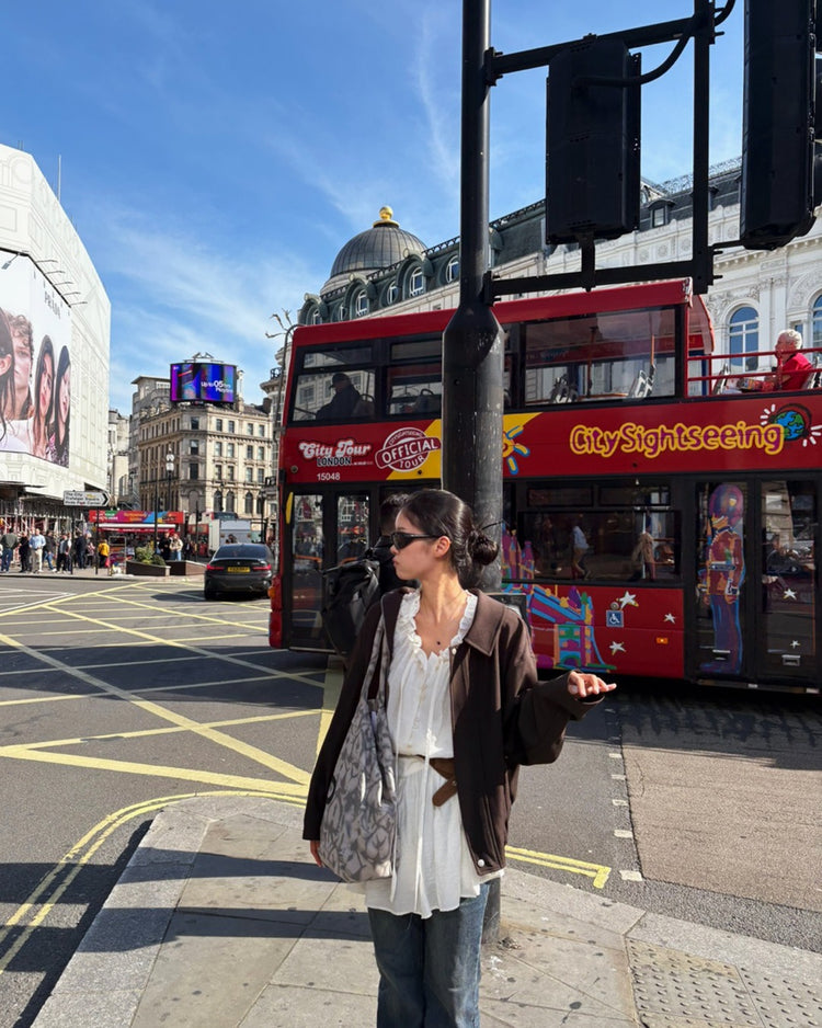 美色銀標細節翻領外套