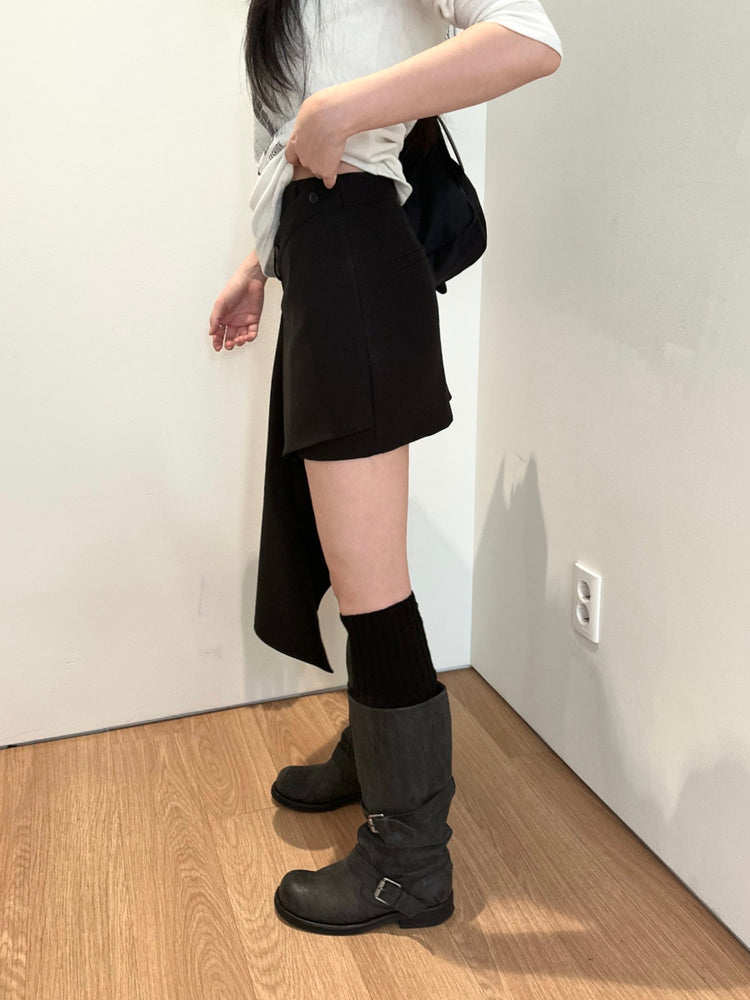 不規則下擺扣鈕短裙