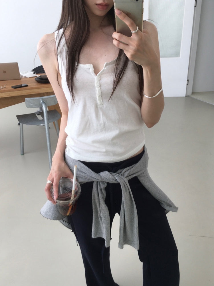 U領扣鈕細節寬鬆背心