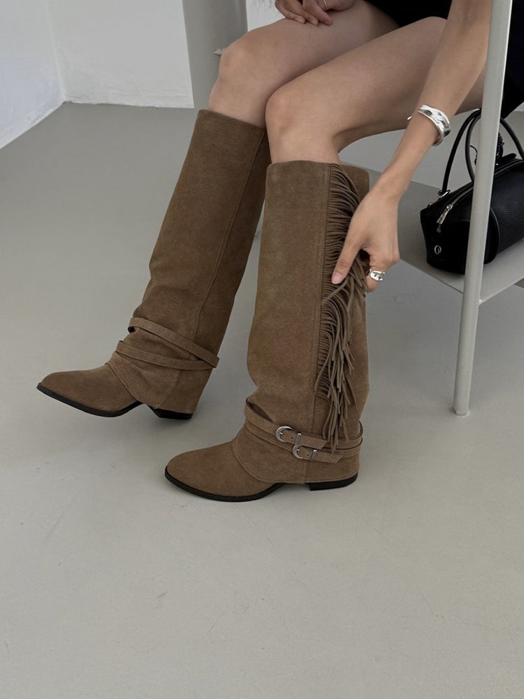 麂皮流蘇細節尖頭長靴