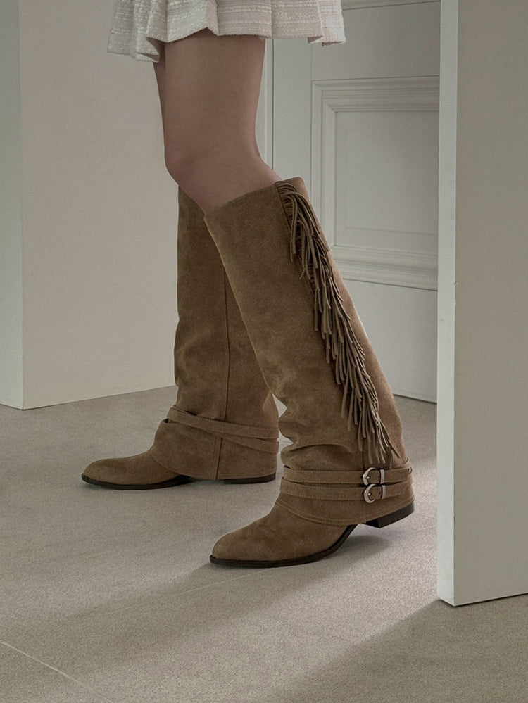 麂皮流蘇細節尖頭長靴