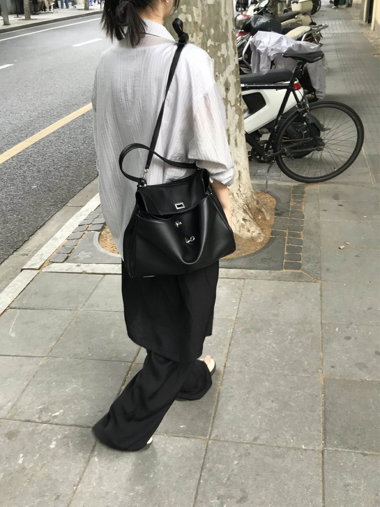 霧光澤排鈕細節裙褲