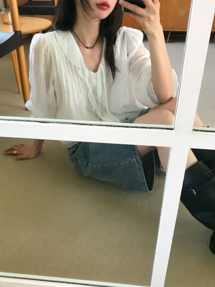 荷葉邊垂帶細節上衣
