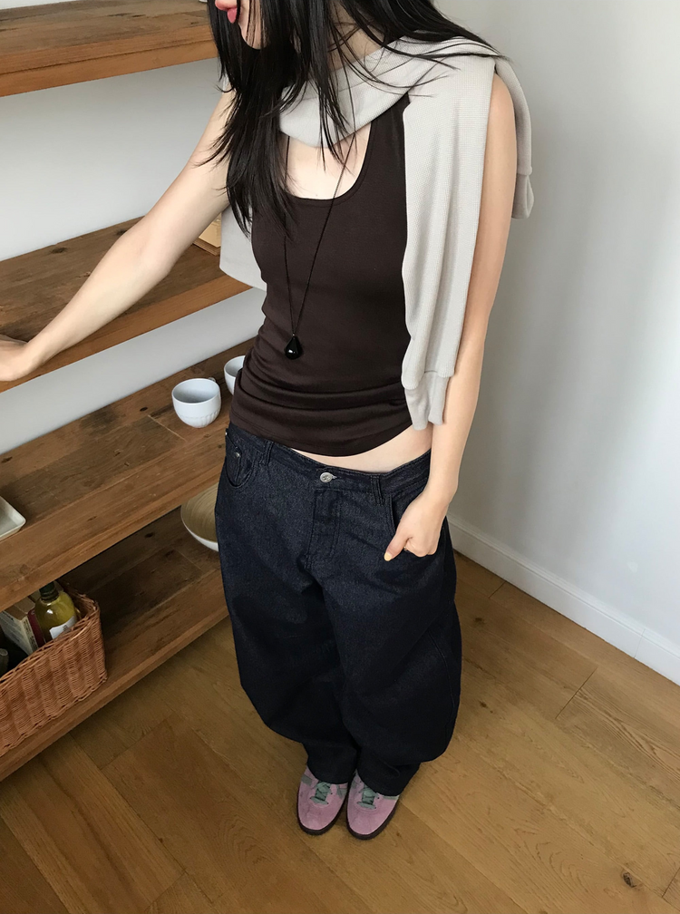 原色內壓褶細節彎刀牛仔褲