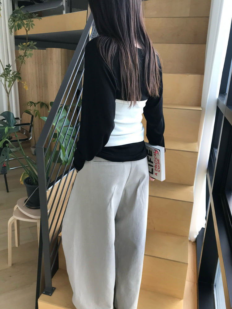 V領袖扣細節修腰上衣