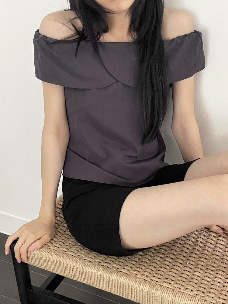 美肩反折弧線細節上衣