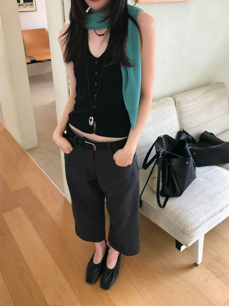 掛脖排鈕細節背心