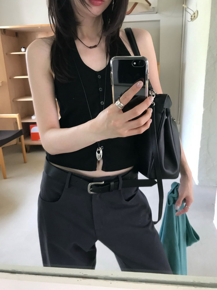 掛脖排鈕細節背心