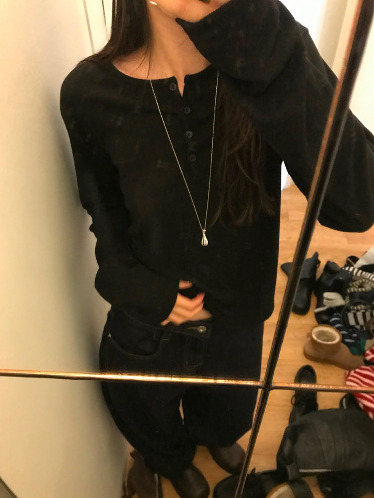 微鬆圓領半扣鈕細節上衣