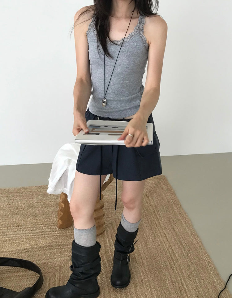 美背蕾絲U領修身上衣