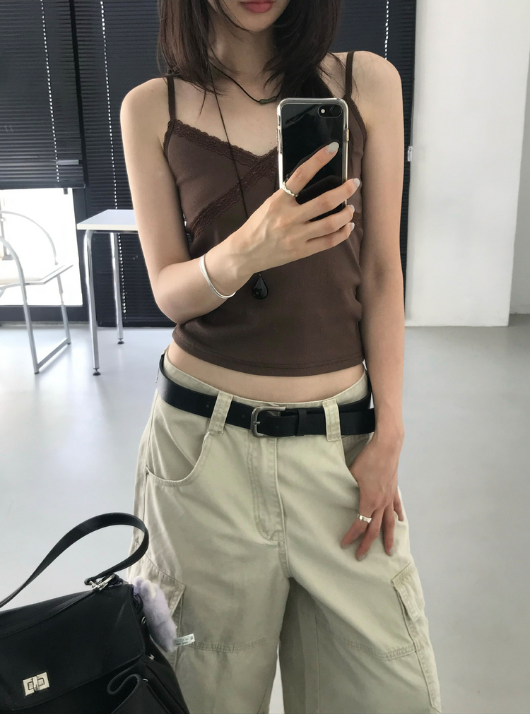 美色蕾絲邊交疊背心