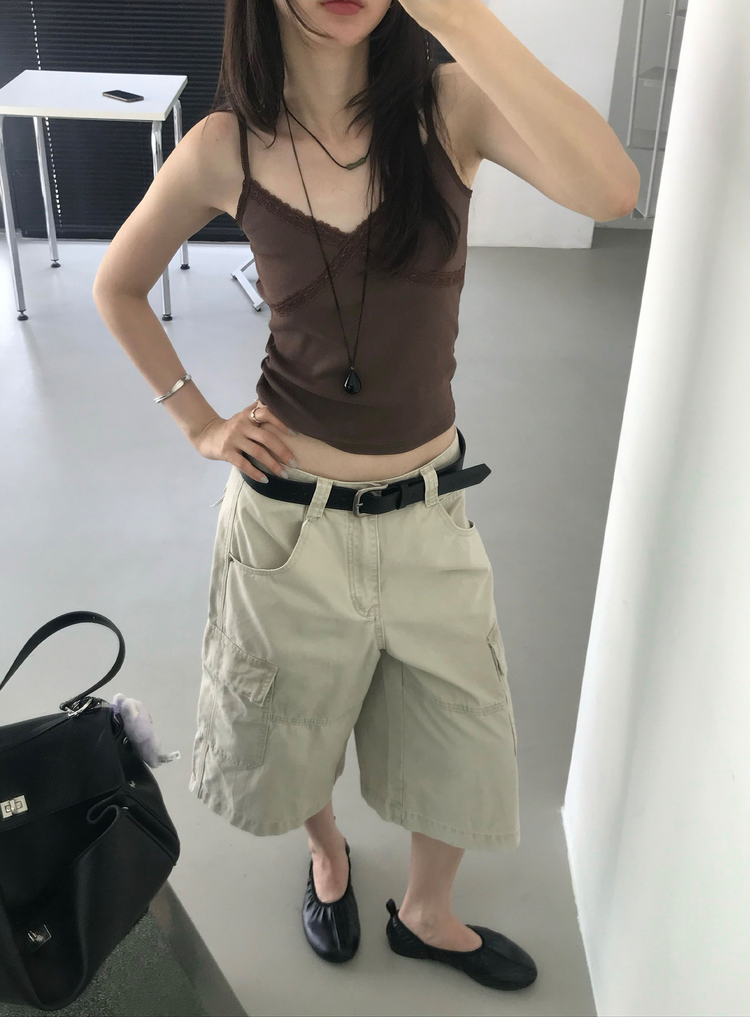 美色蕾絲邊交疊背心