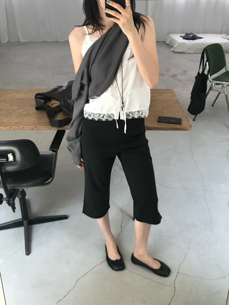 霧光澤蕾絲邊細節修腰上衣