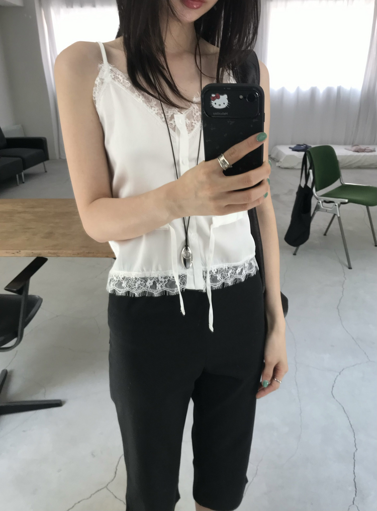 霧光澤蕾絲邊細節修腰上衣