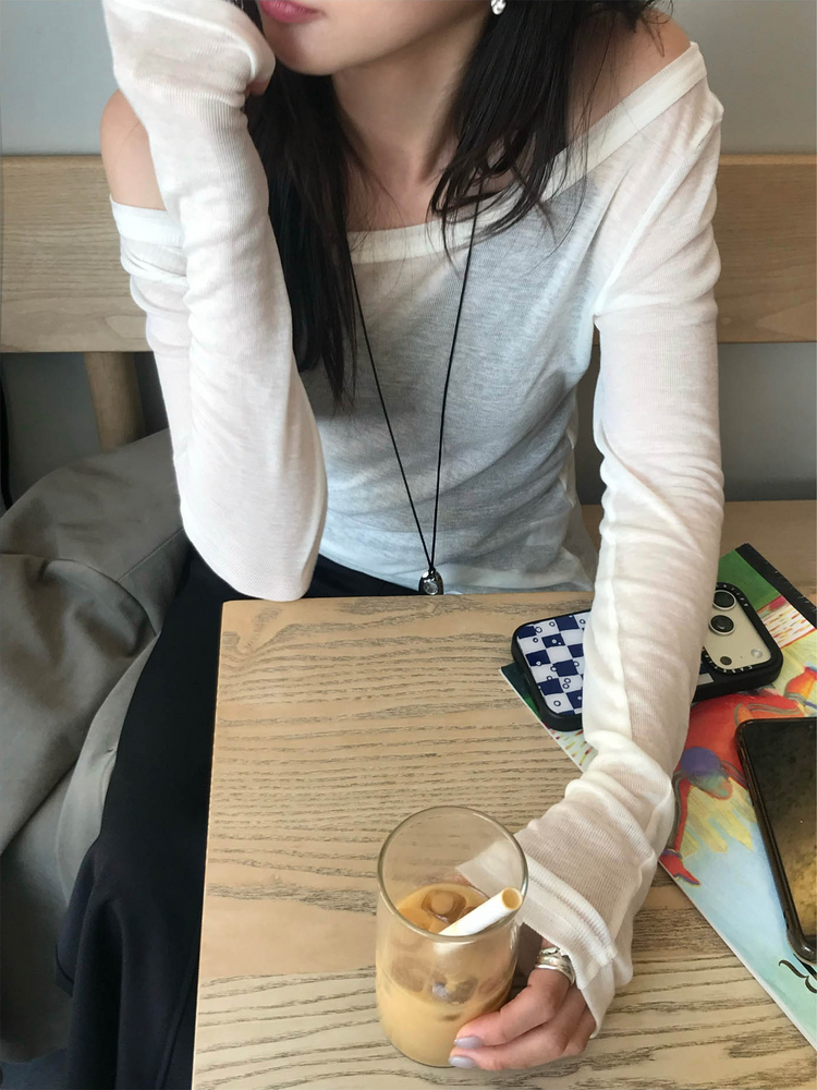 透膚大圓領修身上衣