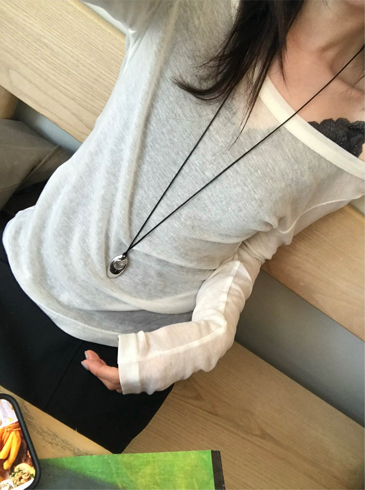 透膚大圓領修身上衣