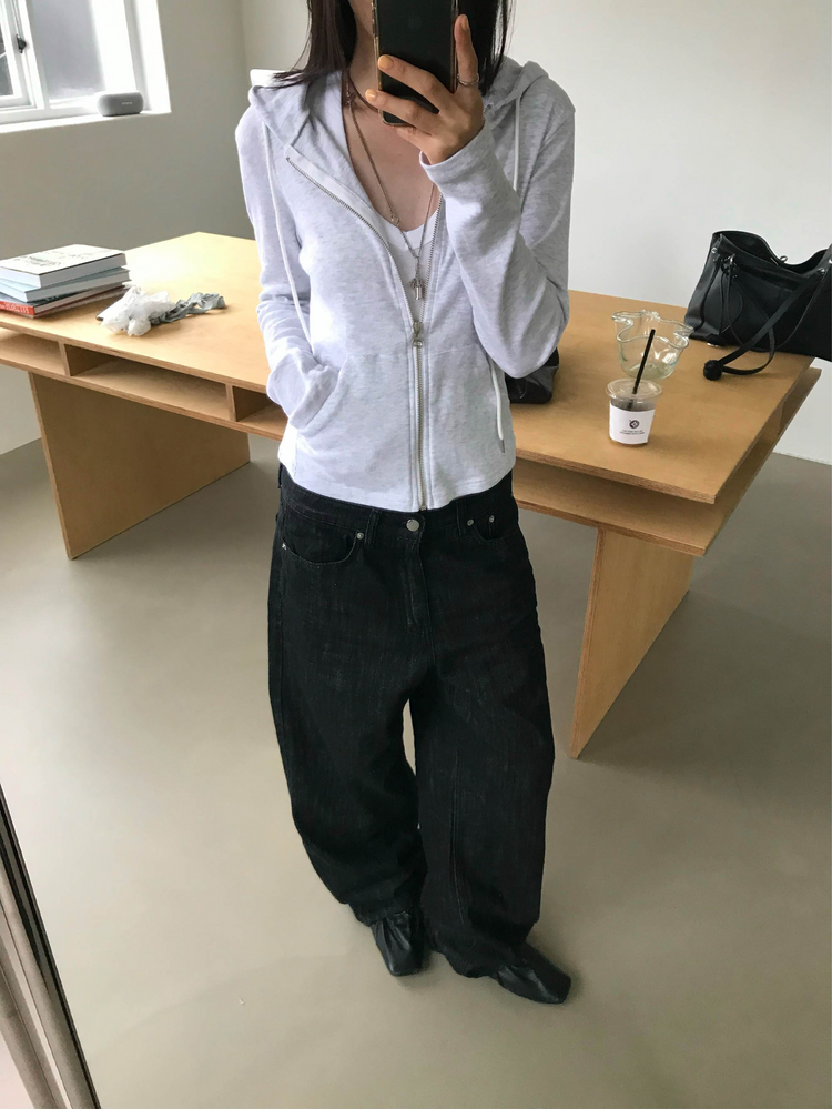 輕薄弧下擺連帽修身外套