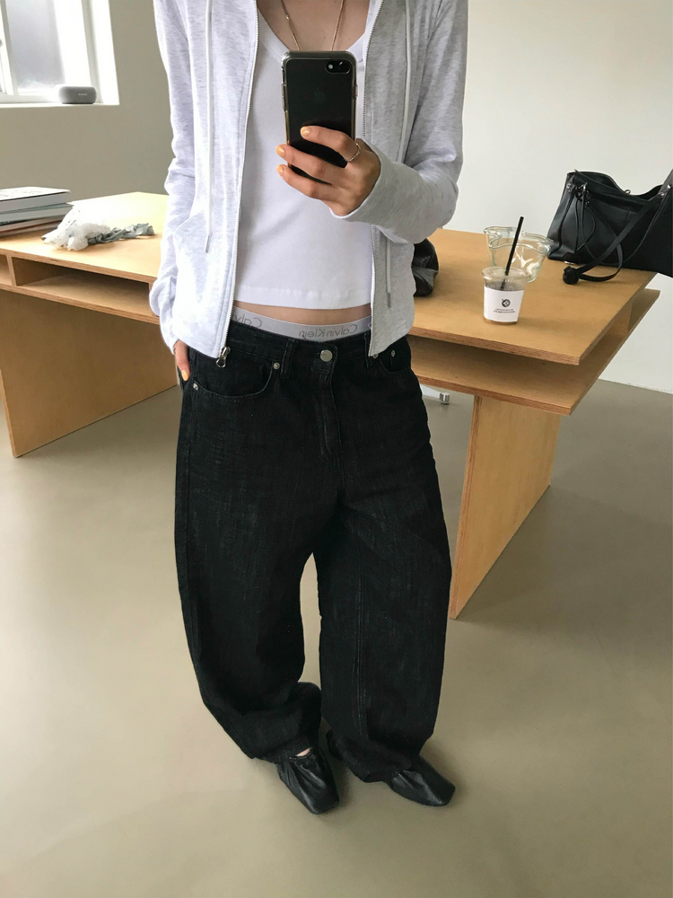 輕薄弧下擺連帽修身外套