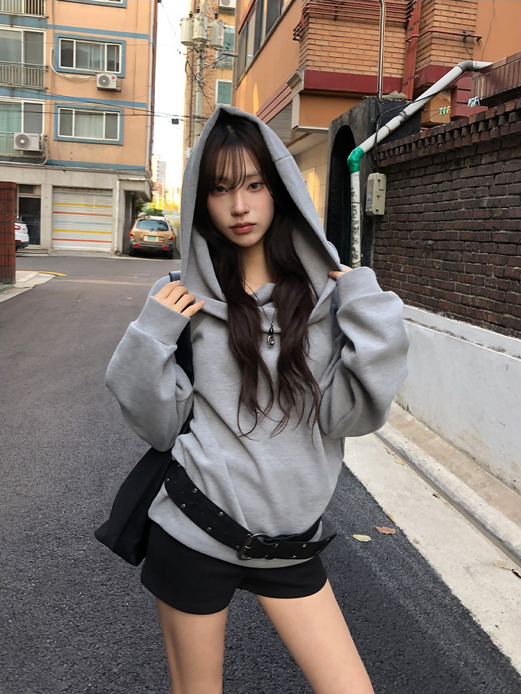 露肩連帽細節寬鬆上衣