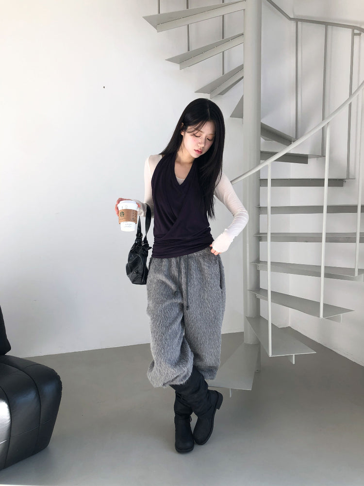 美色掛脖綁帶細節上衣