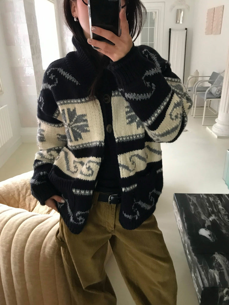 美色船領細節上衣