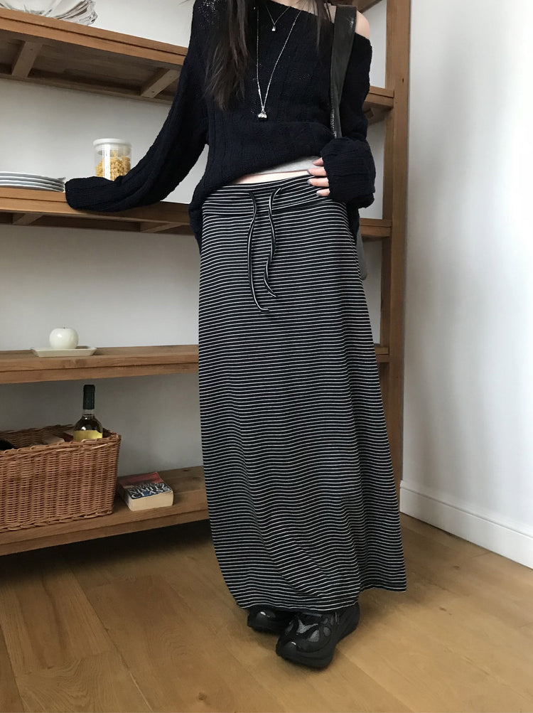 反折條紋抽繩細節及踝裙