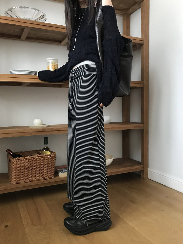 反折條紋抽繩細節及踝裙