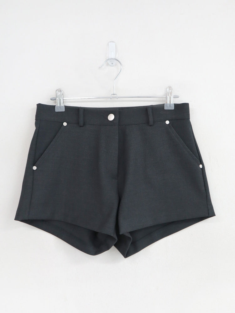 基礎鉚釘細節低腰短褲