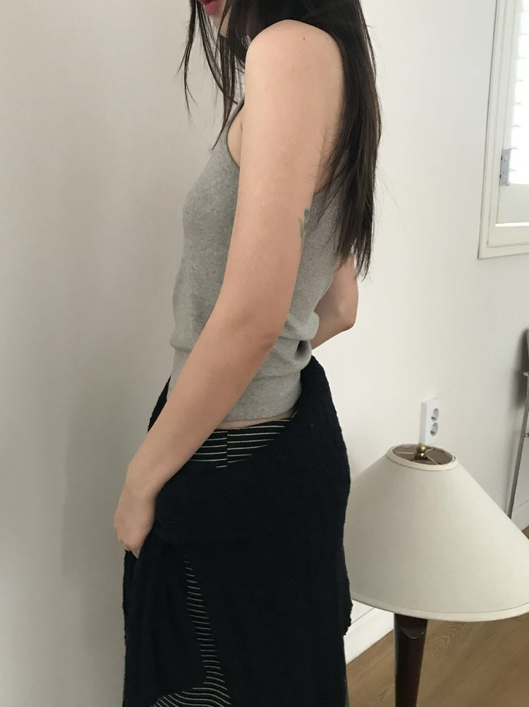 美色削肩細帶背心