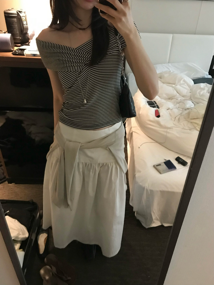 美肩條紋交疊細節上衣