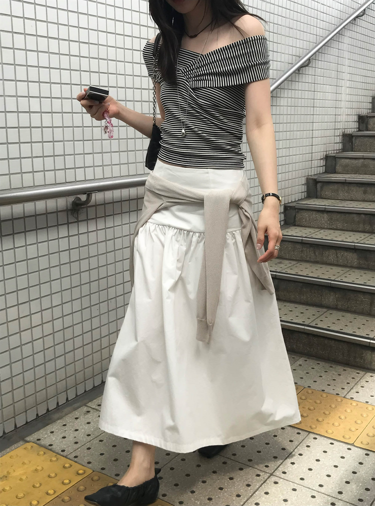 美肩條紋交疊細節上衣