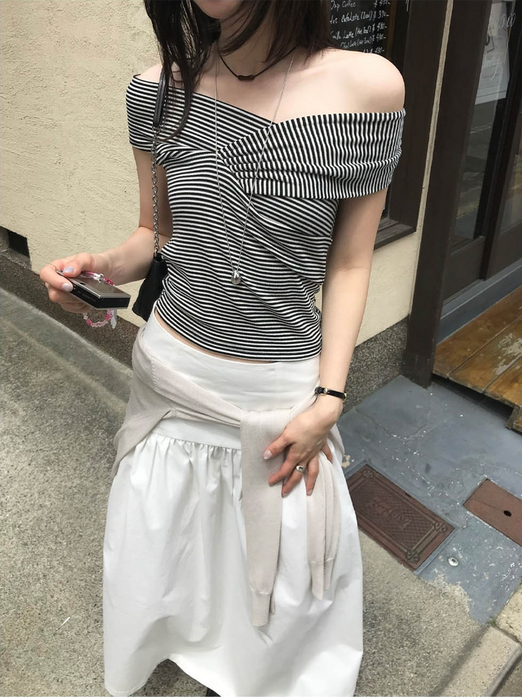 美肩條紋交疊細節上衣