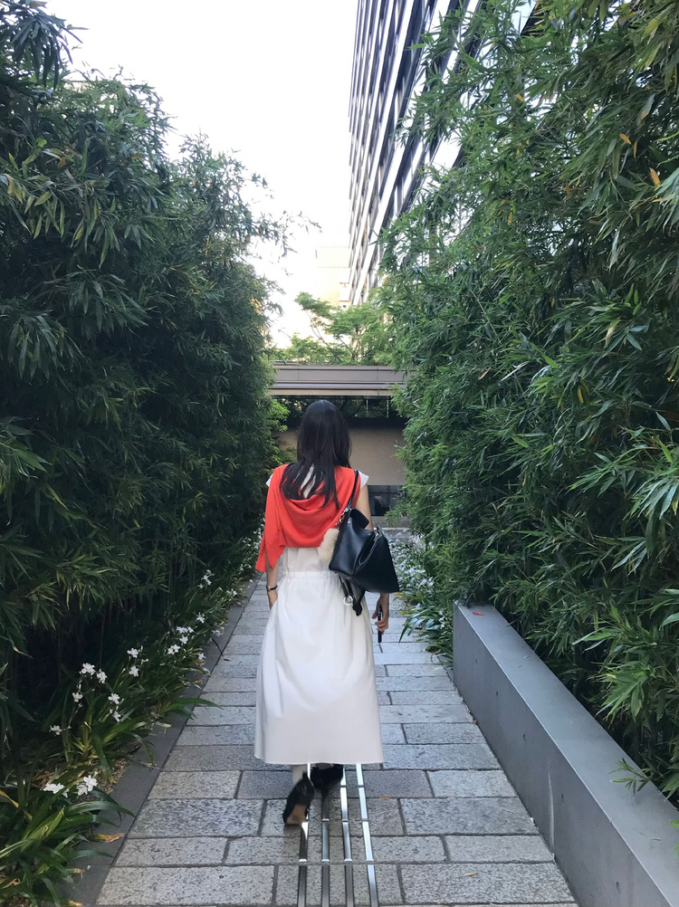 蕾絲邊細節修腰連身裙