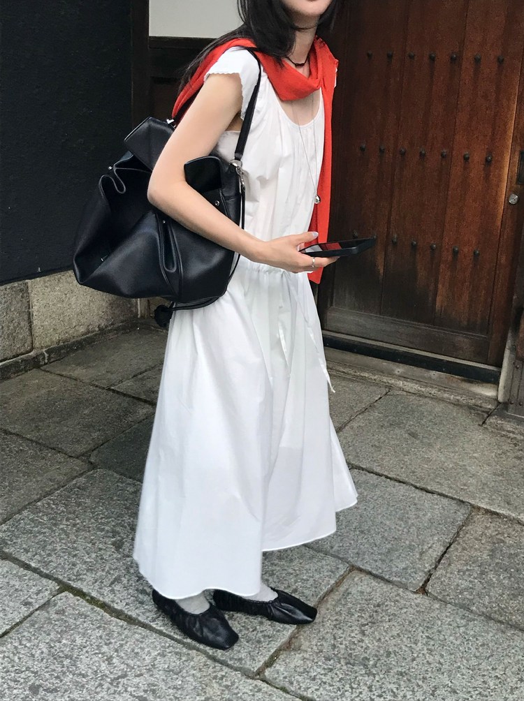 蕾絲邊細節修腰連身裙