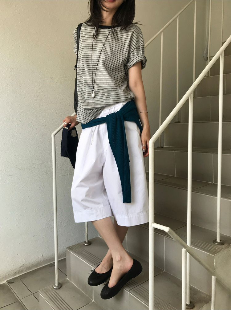 微鬆條紋撞色細節上衣