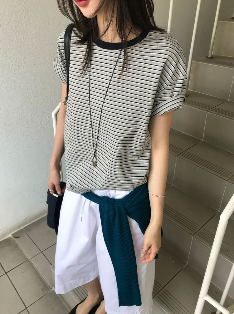 微鬆條紋撞色細節上衣